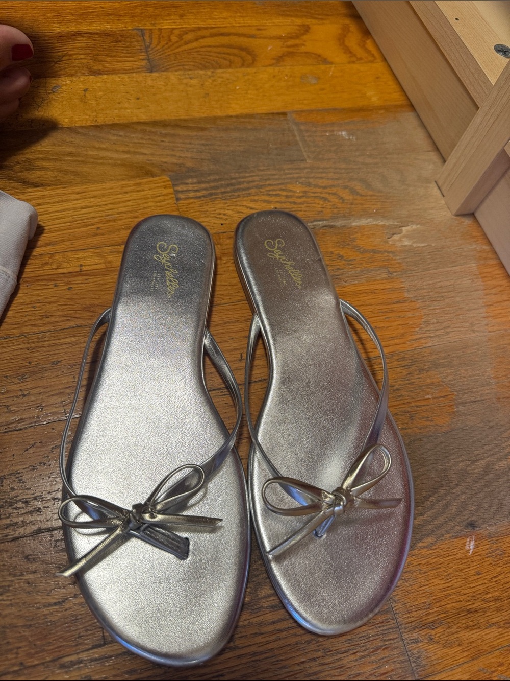 Seychelles Metallic Silver Bow Thong Sandals
